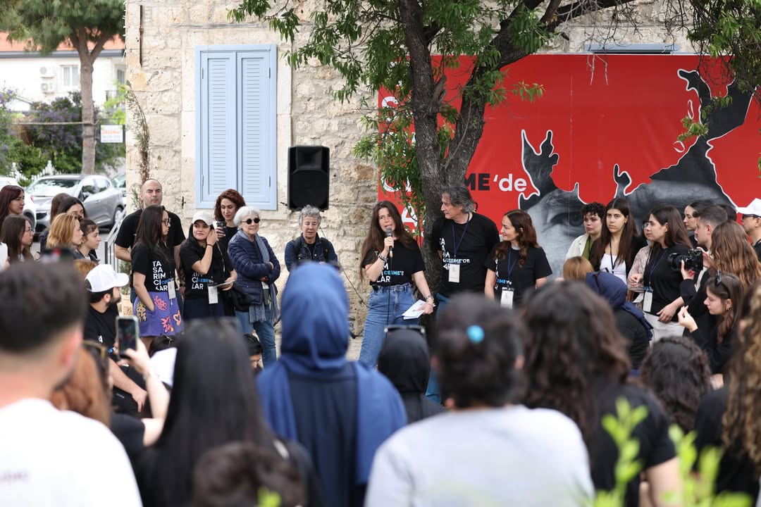Çeşme Vizyon Ofisimizin düzenlediği Tasarımcılar Çeşme’de programımızda gençlerle bir araya gele (3)